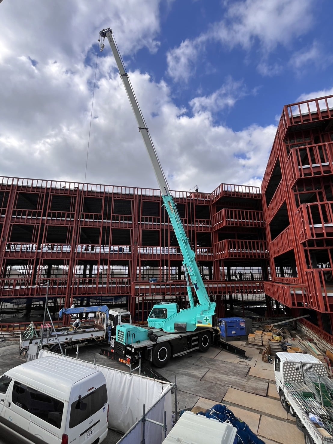 建設中　クレーン